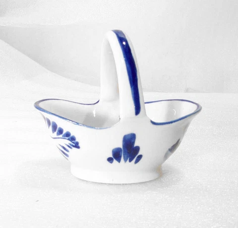Small Dutch Holland Basket Blue White Ceramic Windmill 3 ½” Tall Cover
