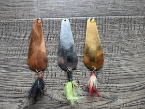 3 Vintage COMPLIMENTS OF QUALI-TECH Spoon Fishing Lures Silver, Gold & Brass - Picture 1 of 7