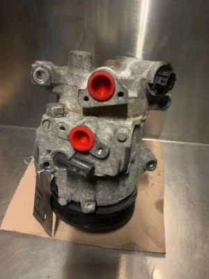 Compresor de aire acondicionado Toyota Corolla 2011-2013 OEM Foto 1 de 4