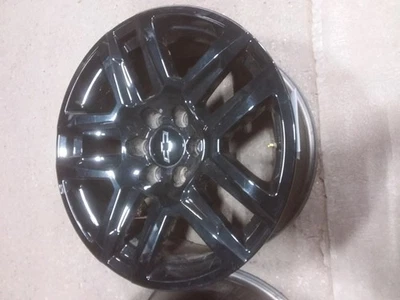 Wheel 20x9 10 Spoke Gloss Black Opt RD5 Fits 21-25 SILVERADO 1500 PICKUP 2054159 - Image 1 of 3