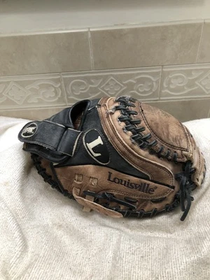 Louisville FP203H Broken In Butter Soft 34” Softball Catchers Mitt Right Throw - Imagem 1 de 4