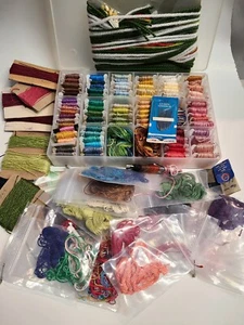 Embroidery/Cross Stitch Thread In Case Vintage - Pre-owned & More - Picture 1 of 8