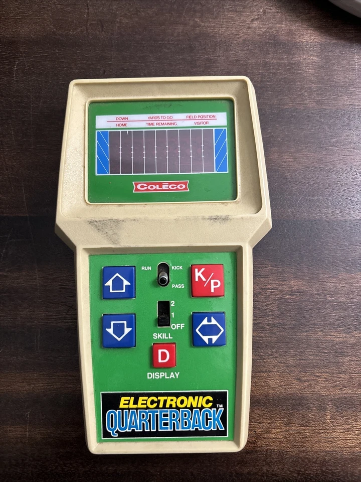 Juego de fútbol americano Coleco Electronic Quarterback vintage; no probado. Falta pieza Foto 1 de 3