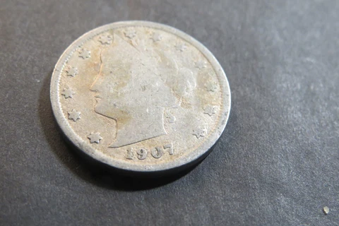 1907 Liberty V Nickel -Free Shipping - Actual Coin pictured - R4 Cover