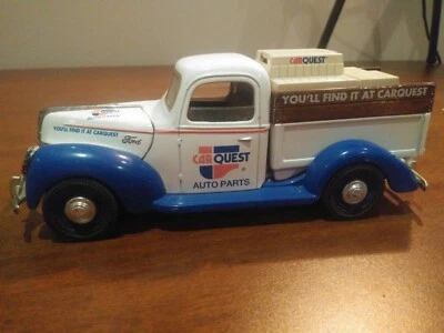 CarQuest Liberty Classics 1940 Ford Delivery #7220 DieCast collectible piggybank — 第 1/4 张图片