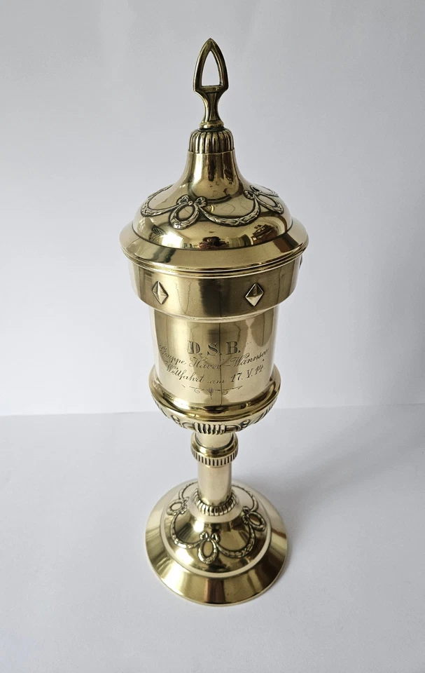 Großer gravierter Jugendstil Deckelpokal / Prunkkelch aus Messing um 1900 - Bild 1 von 1