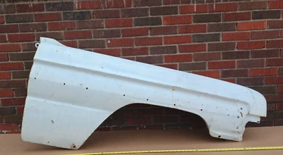 Guardabarros delantero derecho GM blanco usado Oldsmobile Dynamic 88 1961 (BM3) Foto 1 de 4