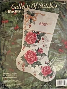 Medias "ROSAS DE NAVIDAD" 16 pulgadas - Kit de punto de cruz de colección de Bucilla - ¡Selladas! - Imagen 1 de 3