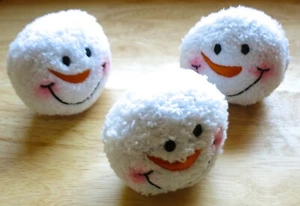 3x drei 3" weiche flauschige Stressabbau Smily Face Squeeze Balls Happy Balls - Bild 1 von 5
