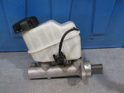 2009-2012 Hyundai Genesis Sedan 4.6L OEM brake master cylinder 09 10 11 12 - Image 1 of 4