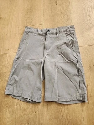 Серые шорты для гольфа для мальчиков подростков Under Armour размер 14 спортивные для активного отдыха молодежные бывшие в употреблении  - Изображение 1 из 4