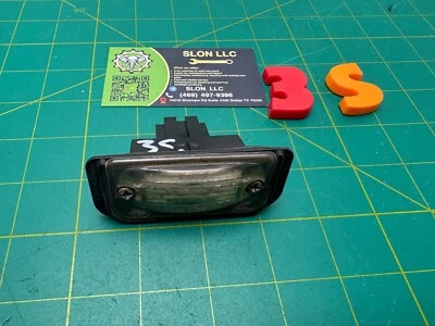 03-12 MERCEDES-BENZ R230 SL500 LUZ MATRÍCULA TRASERA DERECHA OEM Foto 1 de 4