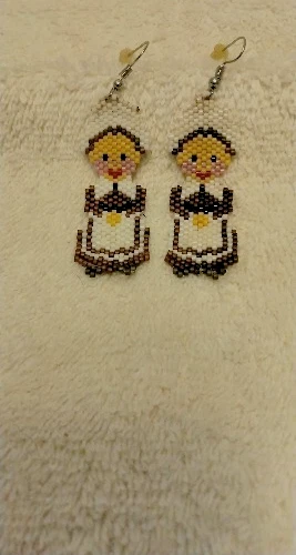 Pendientes colgantes estilo tradicional con cuentas a mano temática de acción de gracias recién completos Foto 1 de 1