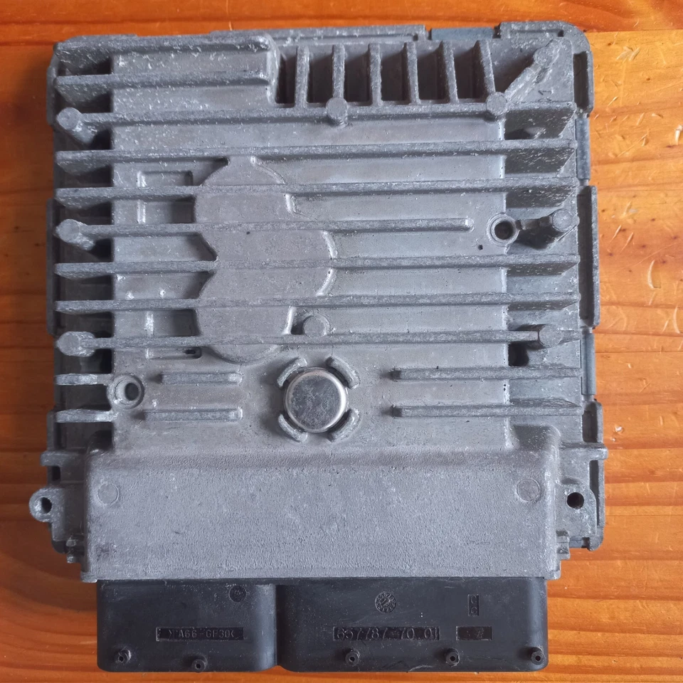 CALCULATEUR  SKODA  ROOMSTER 1.6 TDI -DÉCODÉ- PCR2.1  5WP42862AA / 03L906023 DL - Immagine 1 di 2