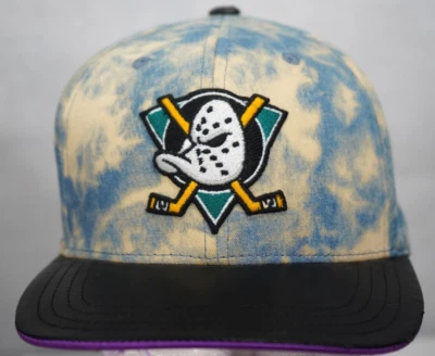 Sombrero Anaheim Mighty Ducks 20 aniversario Denim American Needle con satén púrpura debajo Foto 1 de 4