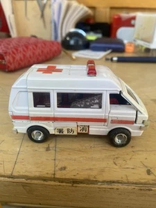 Furgone ambulanza a cricchetto Transformers Generazione 1 1982 Hasbro Takara - Foto 1 di 8