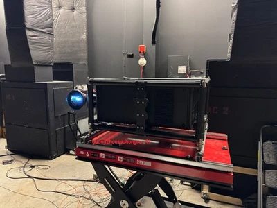 BARCO UDX-4K32 33K Lumens 4k UHD 3Chip Laser WQXGA Projector 5k Hours - Image 1 of 4