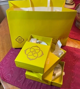 Kendra Scott 3 cajas de joyería de regalo amarillas con cintas, 3 bolsas, 1 bolsa grande amarilla - Imagen 1 de 10