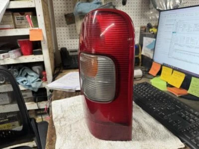 Lámpara de montaje de luz trasera derecha para pasajero Chevrolet Venture 1997-2005 OEM Foto 1 de 3