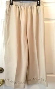 Alfred Dunner Women's size 14 Beige embroidered hems Pull On Capri Pants DW728 - Picture 1 of 6