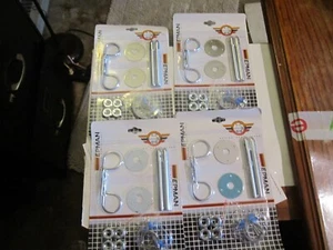 PERFORMANCE ALUMINUM HOOD PIN KIT 3/8" PINS,CLIPS WITH NUTS AND LANYARDS, 4 SETS - Imagen 1 de 5