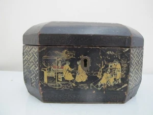 Antike CHINOISERIE vergoldete Lack figürlich achteckig Holz Zinn TEEDOSE Dose - Bild 1 von 12