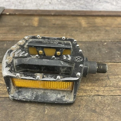 VP-500 Left Bicycle Pedal Platform Reflector Replacement Spins Well Bike Part - Image 1 of 4