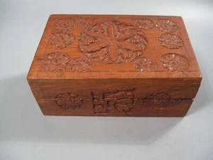 Caja de joyas/baratijas de madera tallada a mano vintage tapa con bisagras de la India - Imagen 1 de 11