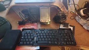 Palm Pilot V Organiser, Hotsync Cradle, Cover + Portable Keyboard/ case - Picture 1 of 10