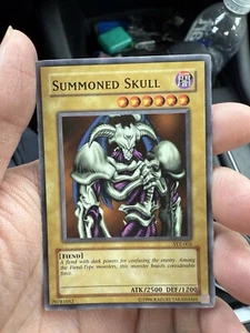 Yu-Gi-Oh! TCG Summoned Skull RARE CARD - Picture 1 of 2
