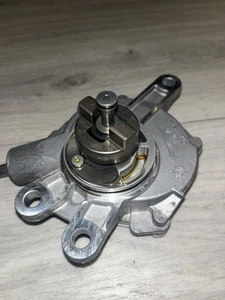 Toyota Corolla 2014-2022 OEM Vacuum Pump 29300-0T010 - Picture 1 of 6