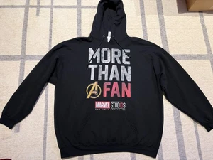 Marvel Studios More Than A Fan Sudadera con Capucha Para Hombre 3XL Pullover Gráfico Sudadera - Imagen 1 de 10