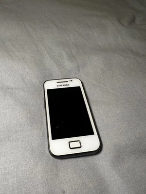Samsung Galaxy Ace GT-S5830 Ceramic White Virgin Mobile - Works, Needs Battery - Image 1 of 4