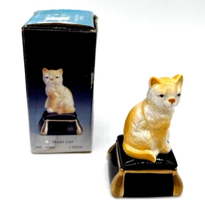 Scatola portabandiera vintage Tabby Cat On A Cuscino Ceramica Dipinta a Mano Finitura Cracking - Foto 1 di 17