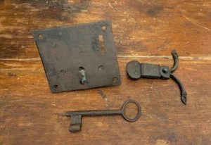 Unique Old Vintage Iron Door / Gate Lock w/ Latch & Key that Works Front & Back - Picture 1 of 13