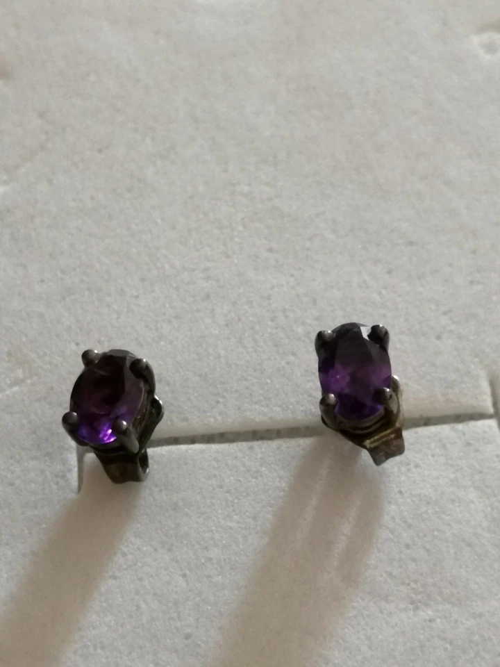 Orecchini vintage  da donna di piccole dimensioni  color argento con ametista - Immagine 1 di 4