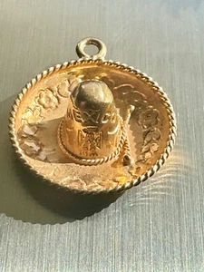 DORADO ~ AMARILLO VINTAGE ~ SOMBRERO SOMBRERO MEXICANO 14K 3D ~ COLGANTE MÉXICO ENCANTO EN MUY BUENA CONDICIÓN - Imagen 1 de 6