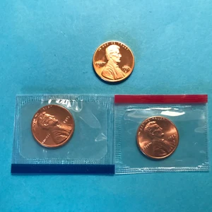 1985 P D S Lincoln Cents 2-Unc & 1-Proof 3 Coins Mint Cello FREE SHIP - Picture 1 of 2