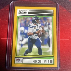 2022 Panini Score Russell Wilson #174 Yellow Card - Picture 1 of 2