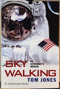 *SIGNED* Sky Walking: An Astronaut's Memoir by Jones, Thomas D. - HC 1st Ed - Picture 1 of 8
