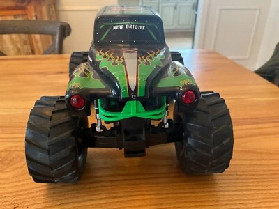 Nuevo camión excavador de tumbas Bright Monster Jam 2,4 GHz 16" RC sobre orugas Foto 1 de 4