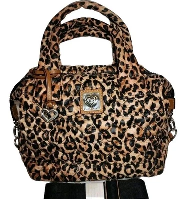 BOLSO DE MANO LIGERO BANDOLERA ACOLCHADA CORAZÓN A CORAZÓN BRIGHTON KAYDEN PASARELA $265 Foto 1 de 4