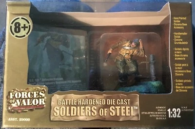 Forces Of Valor 89005 101st Airborne PFC Reynolds With Diorama Base 1/32 New - Image 1 of 4