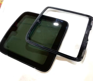 2000-2006 Chevrolet Silverado RH quarter glass vent window w/frame (GMC Sierra) - Picture 1 of 10