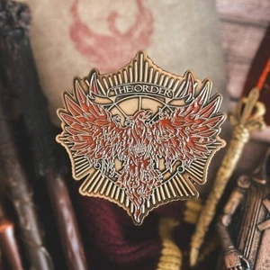 Harry Potter Orden des Phönix Abzeichen Zauberer Koffer Dumbledore Armee Hogwarts - Bild 1 von 2