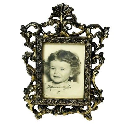 Marco de fotos de metal dorado ornamentado vintage soporte oscilante foto niña 6X8,5" Foto 1 de 4