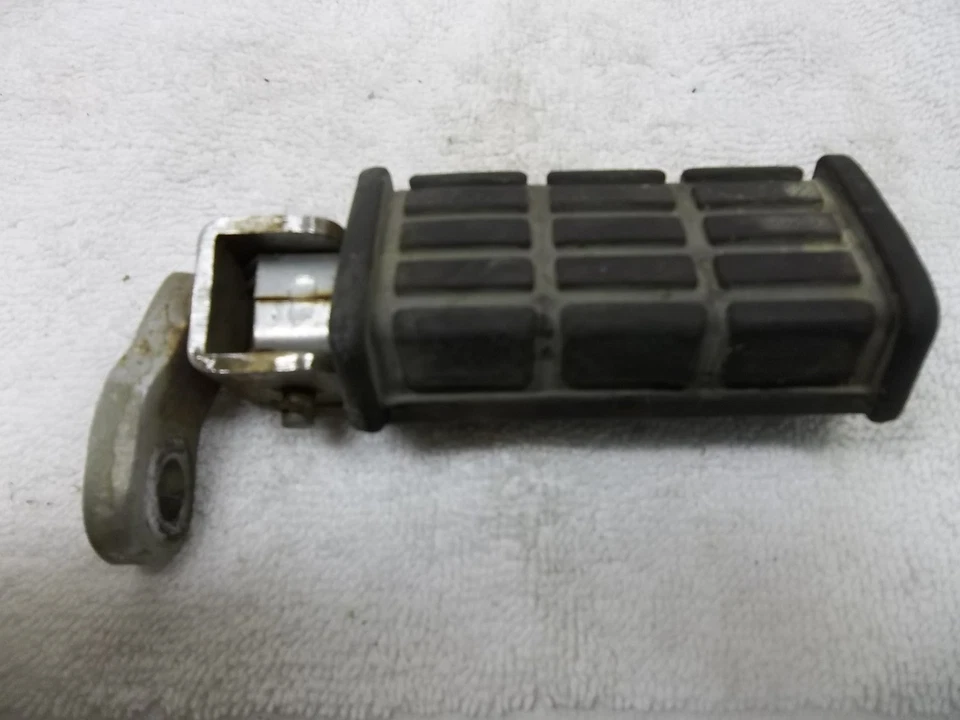 YAMAHA XV750 VIRAGO 1981 1982 1983 XV920 REPOSAPIÉS DERECHO ESTRIBA FABRICANTE DE EQUIPOS ORIGINALES DE COLECCIÓN Foto 1 de 1