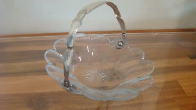 Cuenco de cristal con mango de plata de ley borde de diente de sierra cesta antigua Foto 1 de 4
