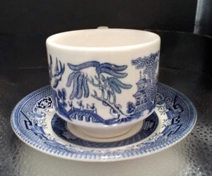 Taza y platillo Churchill vintage de sauce azul Staffordshire Inglaterra - Imagen 1 de 7