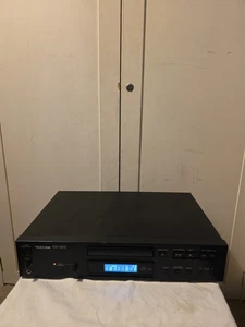 Tascam CD-200 Professional CD MP3 Compact Disc Player Stereo Deck Rackmount Vtg - Picture 1 of 9